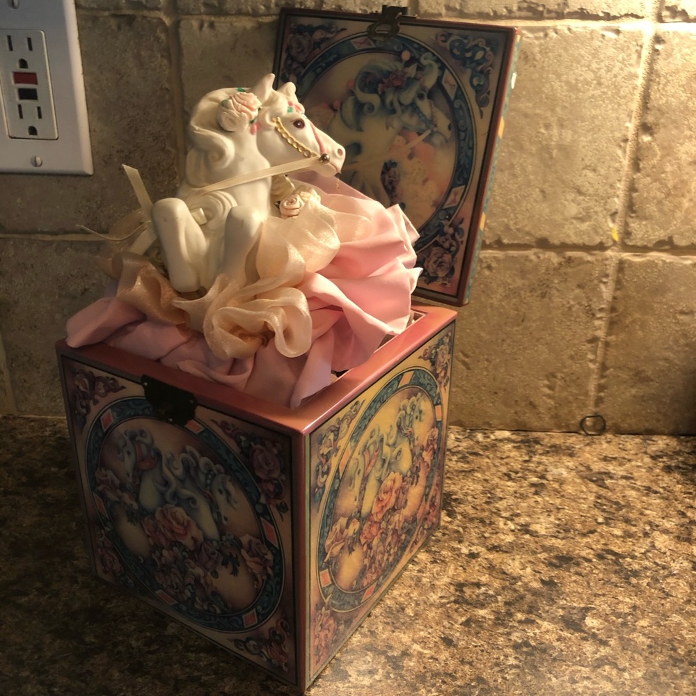 Musical Jack-in-the-box - Picture 1 of 6